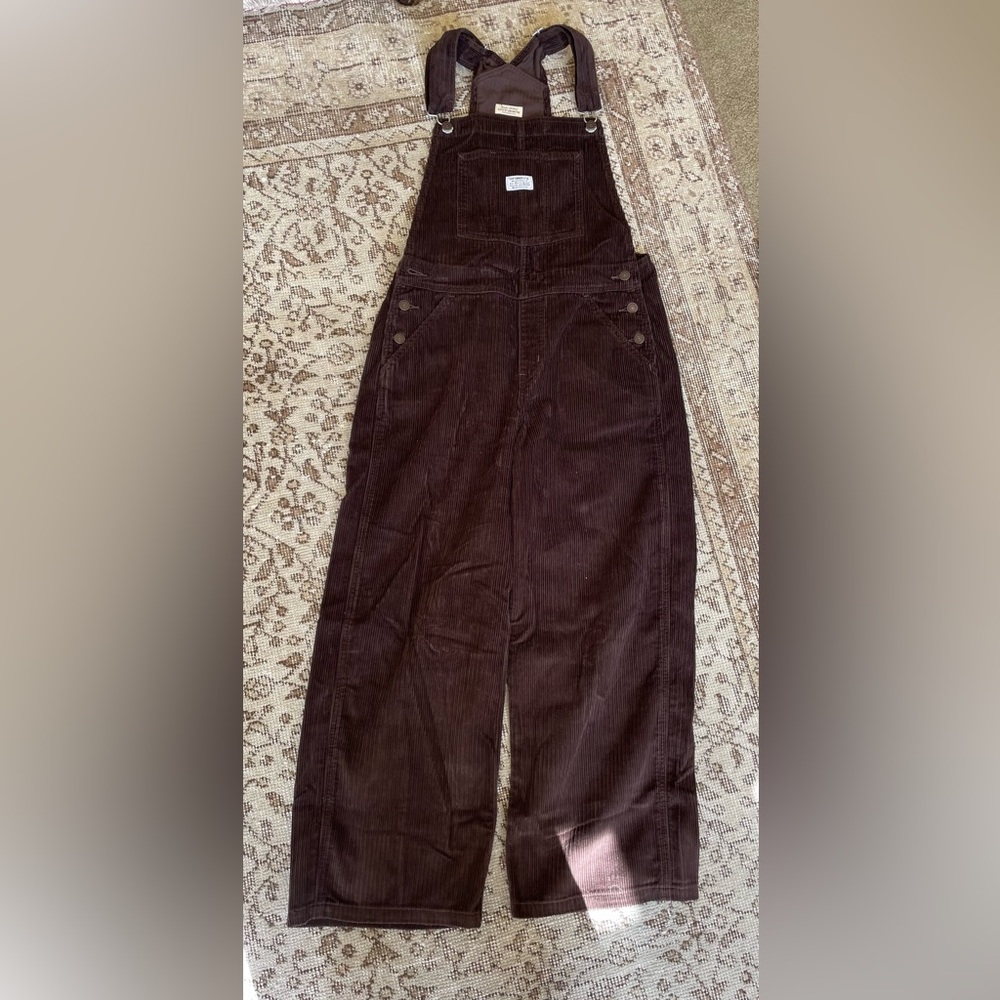 Levi’s brown corduroy overalls Size M